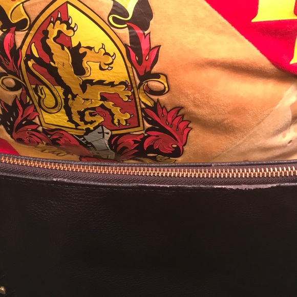 Black leather purse with fringe on sides. - Picture 6 of 8